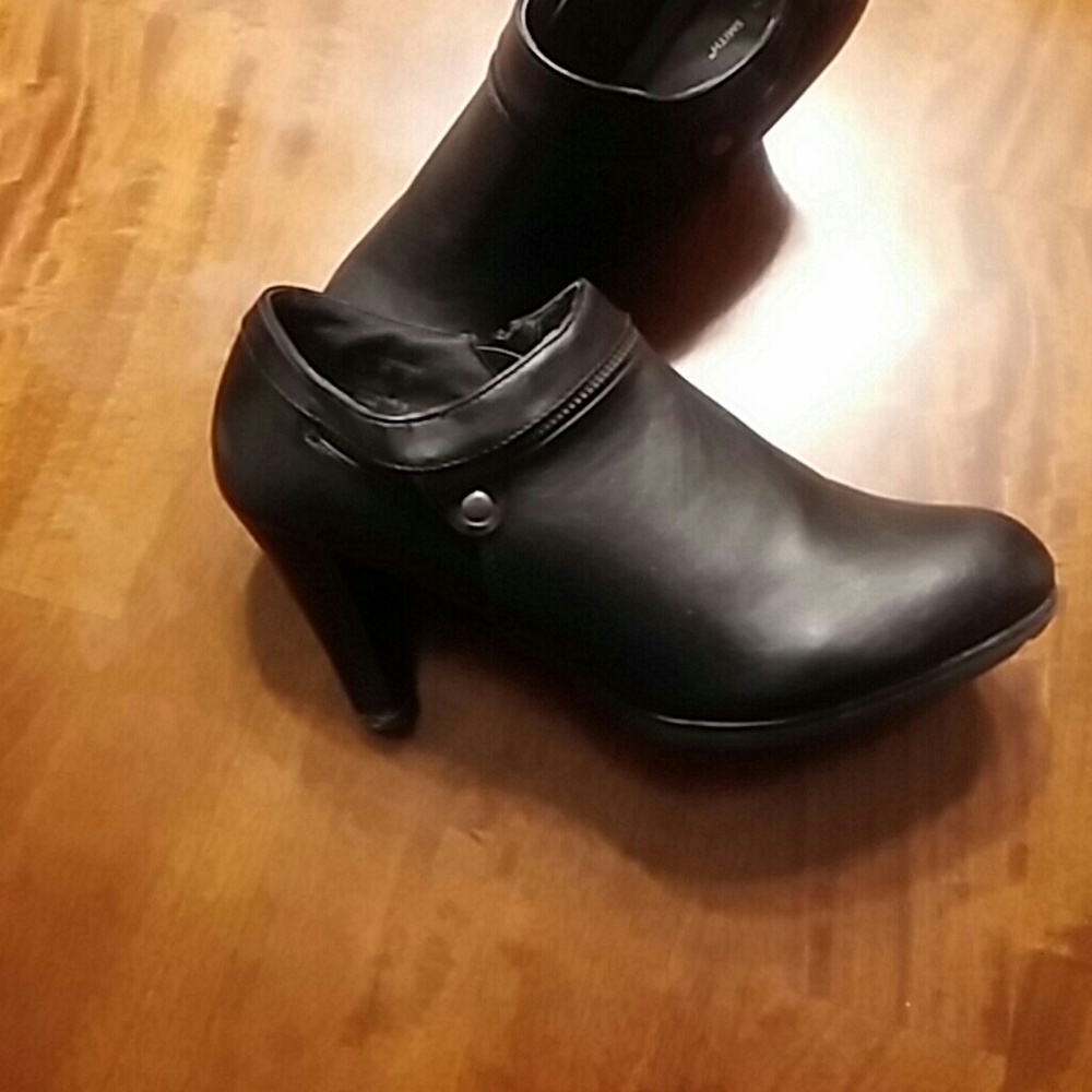 Boots - Picture 2 of 5